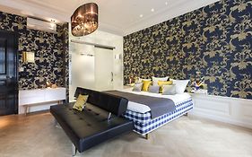 Amsterdam Canal Hotel